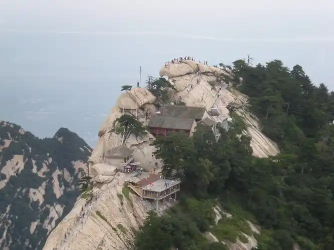 目的地 南峰 南峰海拔2160.8米,为华山最高峰.