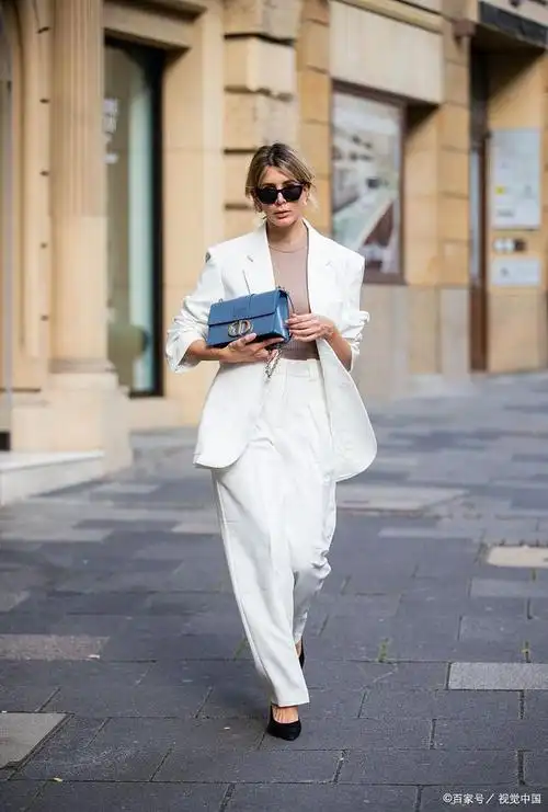 女士小西装怎么搭配好看?下面分享几个小西装搭配技巧