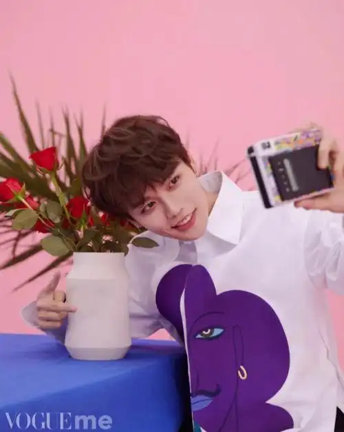 林彦俊壁纸粉色小俊