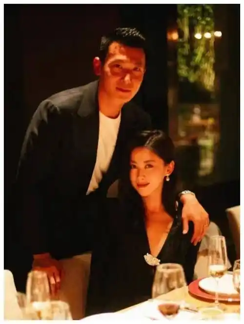 朱珠老公晒女儿2岁王珠宝花式卖萌身高已超妈妈腰部长势喜人