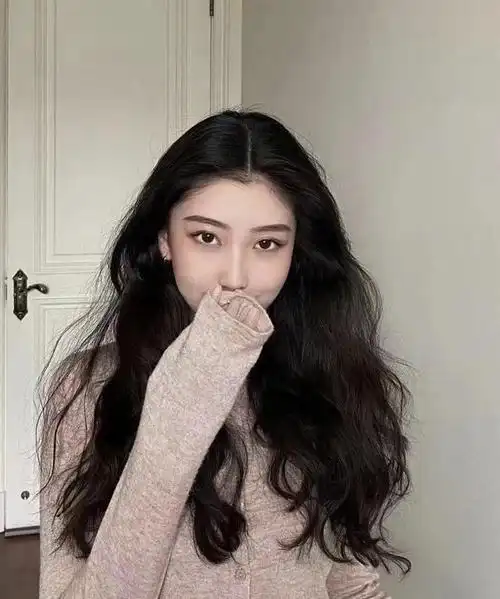 女40岁,长发烫什么发型显年轻?