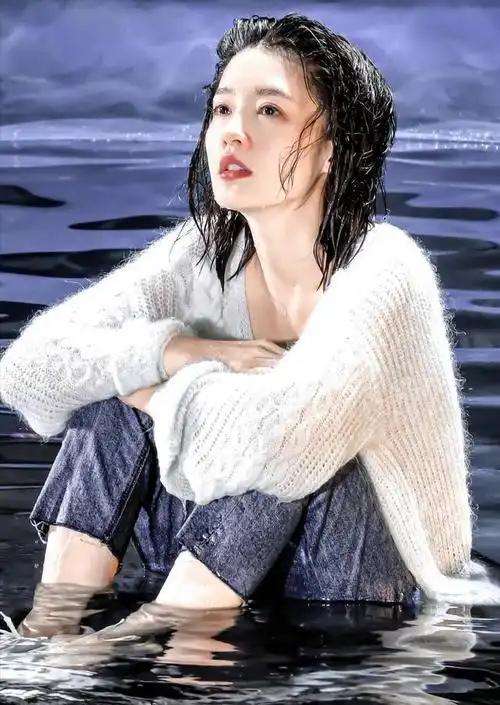 事实证明,"被国家秘密培养9年"的李沁,早已走上另一条大道