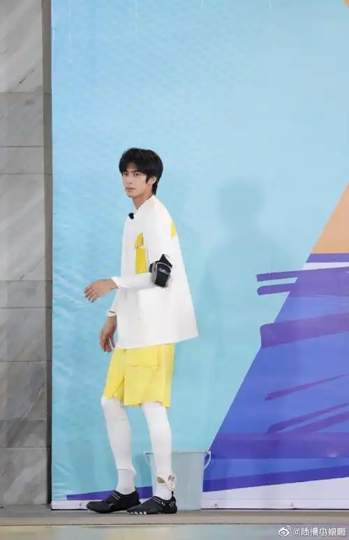 宋威龙给大脚趾取名叫威哥