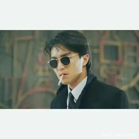 周星驰手拿玫瑰港风高清头像