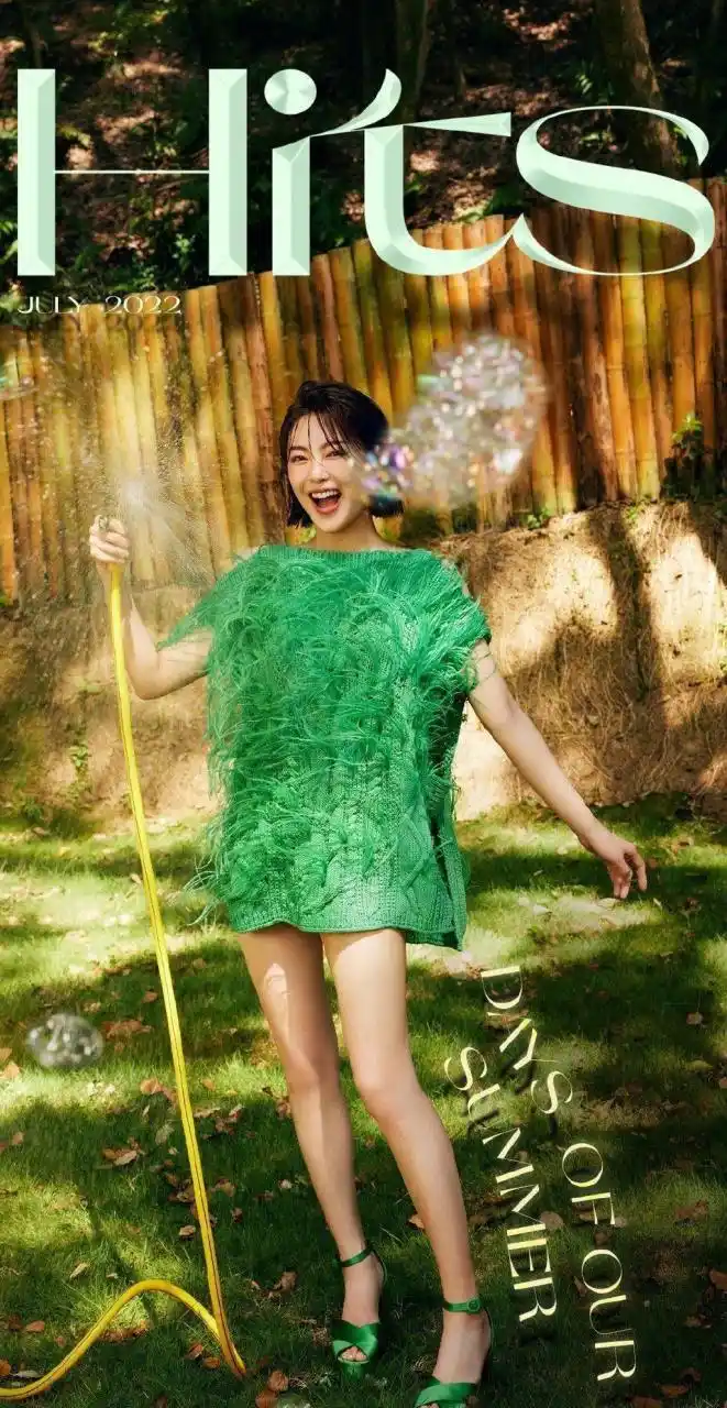 张雨绮绿色短裙登时尚杂志封面