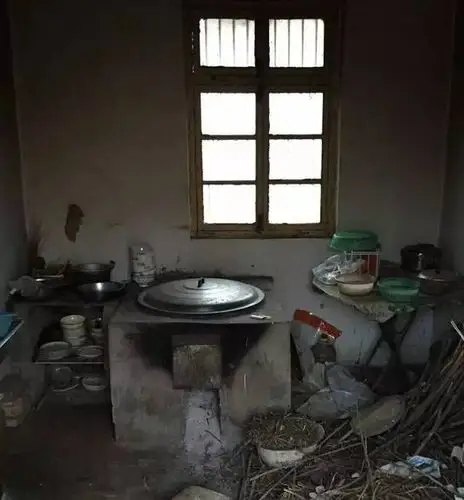 实拍河南真实的农村房,看后感到心酸!