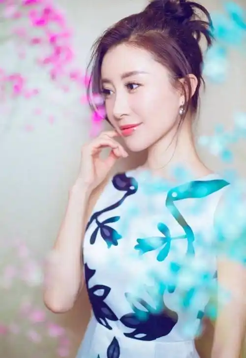 33岁舒畅,身材饱满容颜姣好,着实是一位绝世美人!_娱乐_明星_资讯