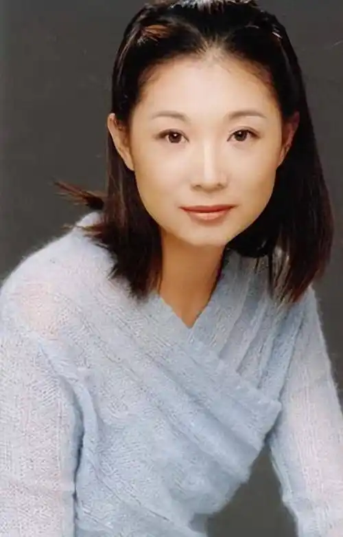 女主播钱琳琳:二婚嫁小6岁张译,丁克16年,丈夫将继子视如己出_郑弘