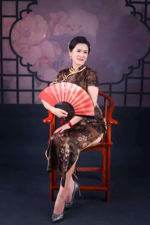 夕阳红的美篇旗袍女人