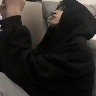 低头头像男高清丧系伤心男生低头沉默图片头像