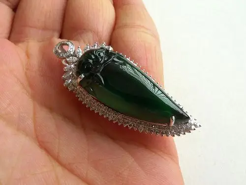 润玉楼天然a货翡翠好种蓝水虎牙18k金镶钻吊坠