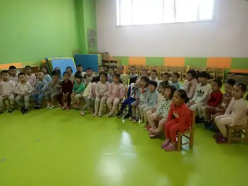 兰妮嘉童幼儿园孵化小鸡活动