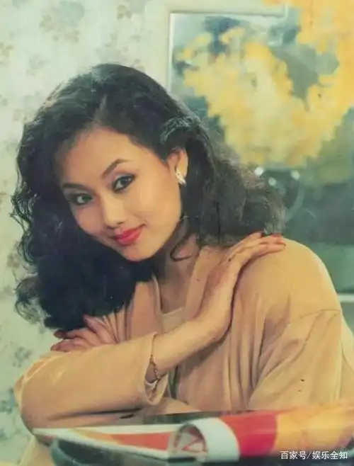 "女强人专业户"李颖,模特选美出道,54岁依旧美丽如少女