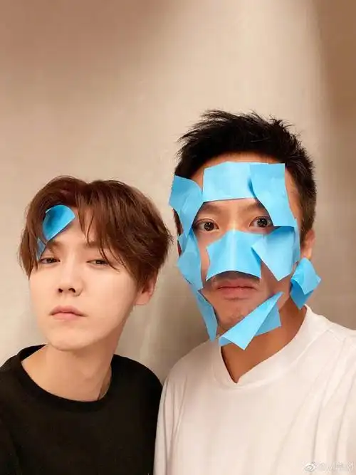 鹿晗笑邓超脸油贴满吸油纸喊话节目组求放过