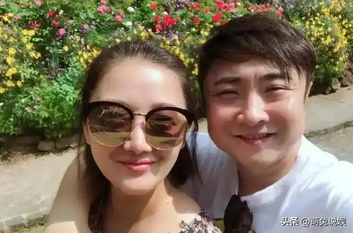 乔杉罕晒全家福,为大女儿庆10岁生日,两个女儿一个像爸一个像妈