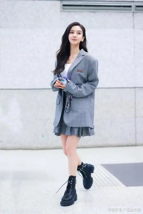 angela baby杨颖#杨颖作为时尚圈的代表人物,她的穿搭总是备受关ⅱ.