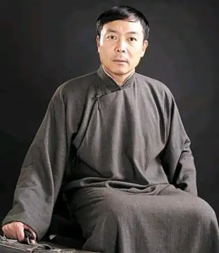 年轻的观众也许对谢园不太熟悉,但在二三十年前,谢园算得上内地演艺界