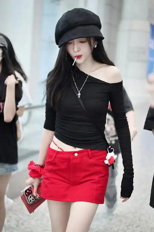 吴宣仪机场路透95～小选吃棒棒糖好米