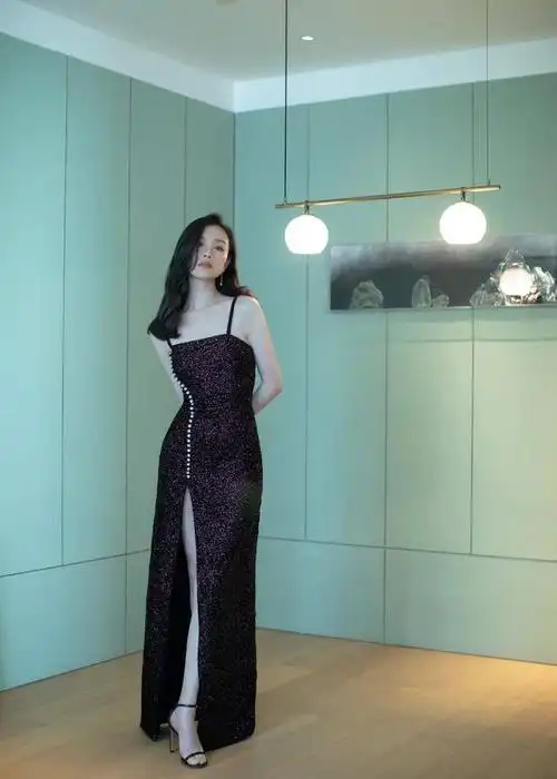 倪妮穿搭尽显高级感,高调的穿搭,你学会了吗?