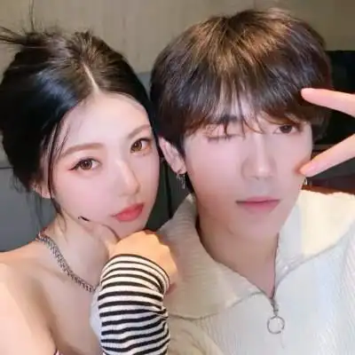 情头 情侣 双人真人一人一半_情侣头像_头像屋