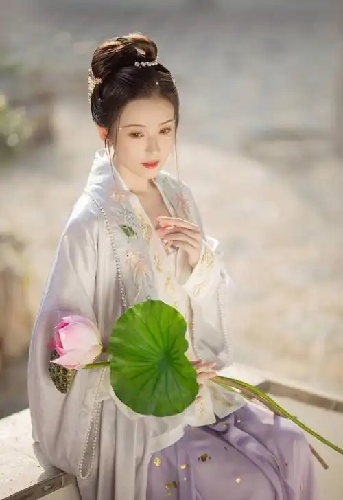 当我看到外国美女穿上了汉服之后,不得不惊叹中华文化的博大精深!