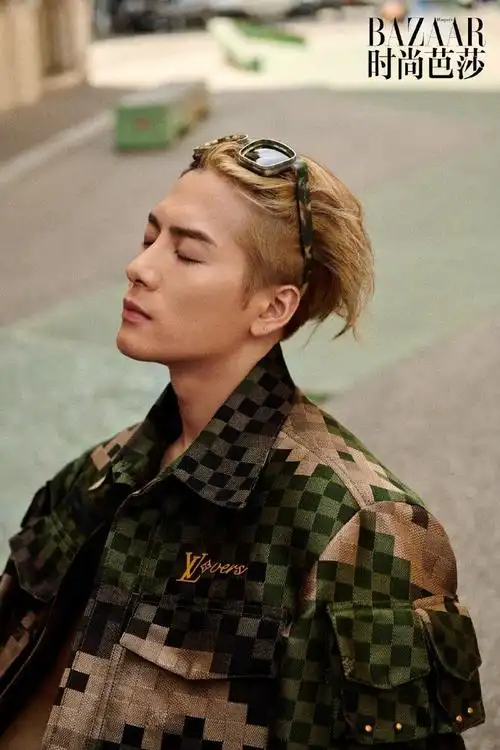 王嘉尔今年五大刊金九唯一男明星