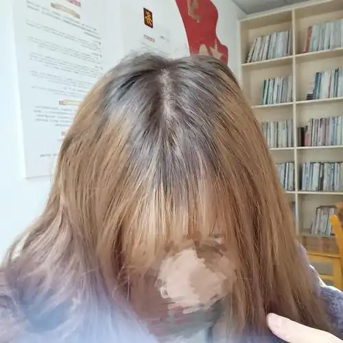 怎样用染发剂拯救长出来的黑头顶?