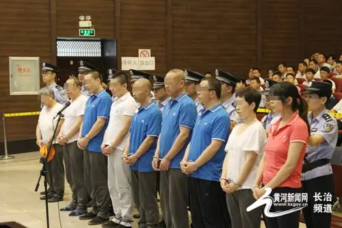 图为:宣判大会现场