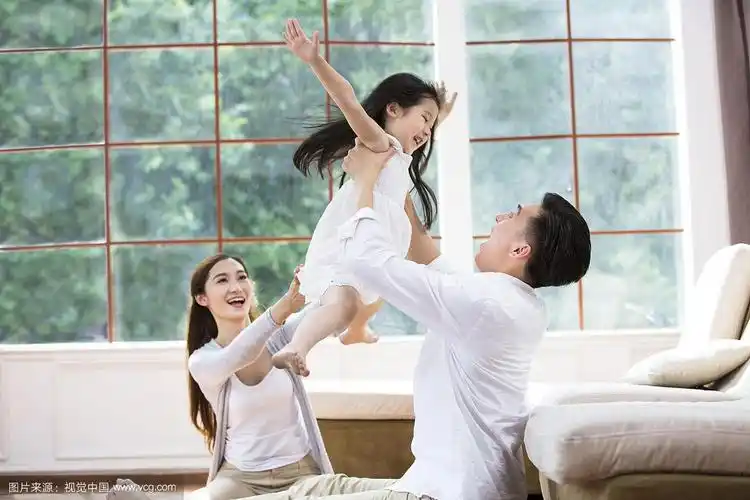 温馨的三口之家