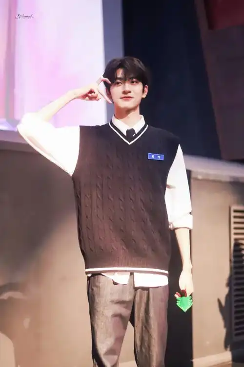 林一在现实中的身高好震撼!#林一是巨人吧