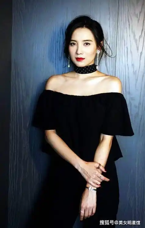 别有风韵42岁宋佳身材饱满着实惊艳