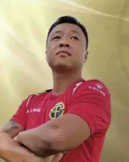 罗添粤语名中国国籍姓名:罗添个人简介罗添,中国足球运动员.