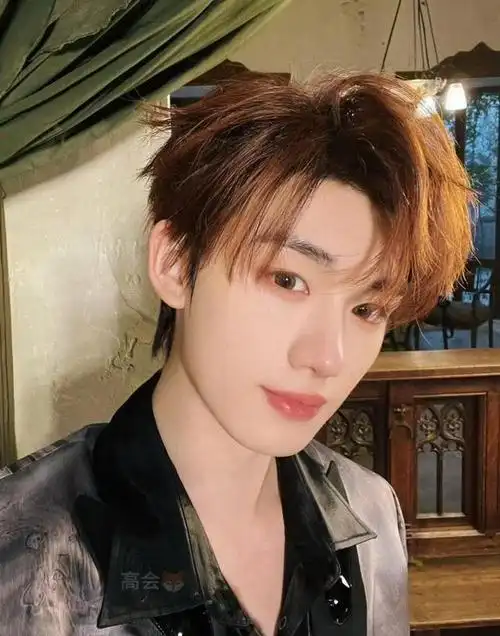 240206粉丝团结支持丁程鑫帅气亮相