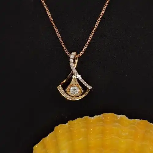 六福珠宝钻石吊坠