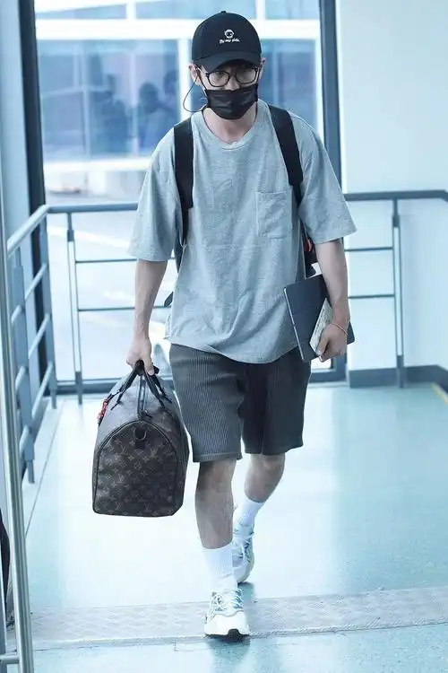 海报街拍男明星穿搭风格各不相同炎炎夏季给你穿搭灵感