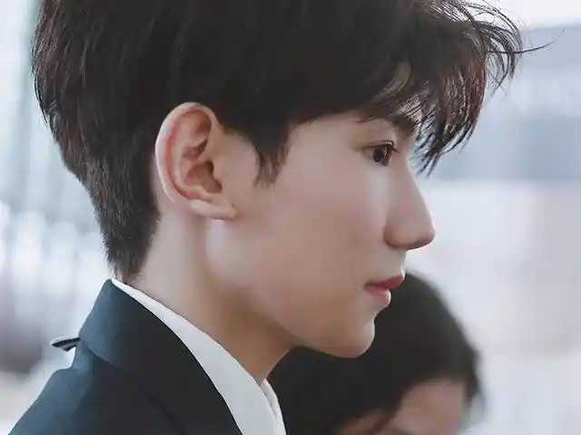 不得不说,他们每个人都长得十分的精致而又帅气,所以,他们的侧脸图