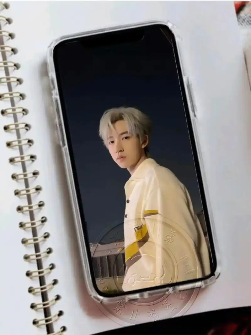 贺峻霖|女友视角壁纸.这个七夕来看看女友视角的小贺多帅吧!  - 抖音