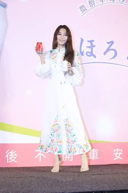 田馥甄好有女人味妆容精致长发及腰身材高挑气质好