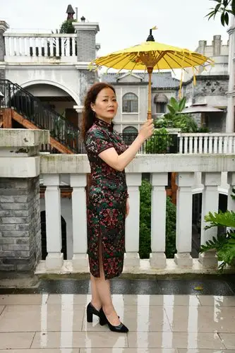 《79情怀相约2019》40周年旗袍秀 - 美篇