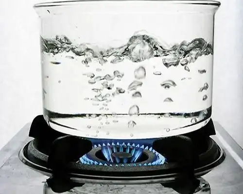 在烧水的时候,水就会沸腾,沸腾是液体内部和表面同时发生的剧烈的