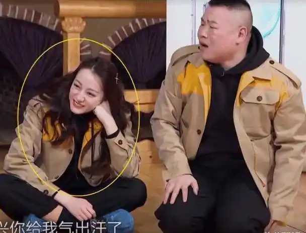 原创迪丽热巴当众脱外套张艺兴的反应男友力十足小岳岳都一脸吃瓜