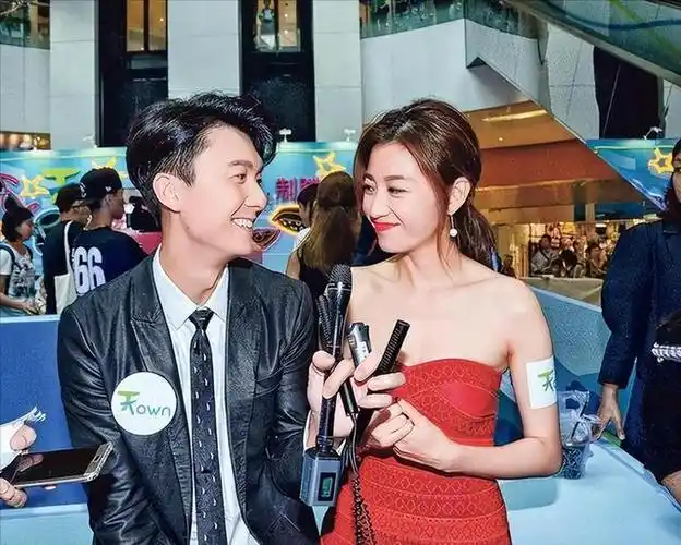 陈自瑶和王浩信被曝光要与十岁的女儿一起生活,两人在事业上争锋