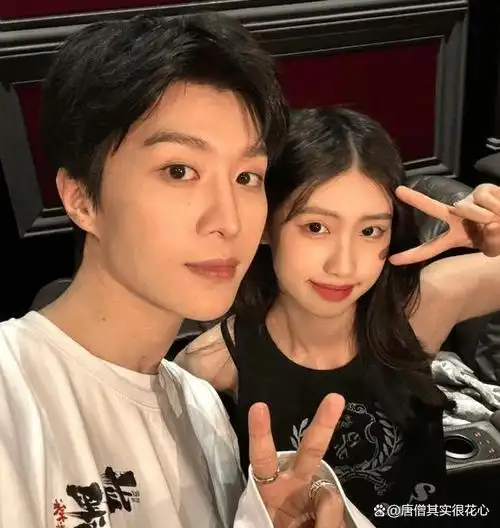 徐朵追星范丞丞,支持对方新电影,一起合影晒美照!