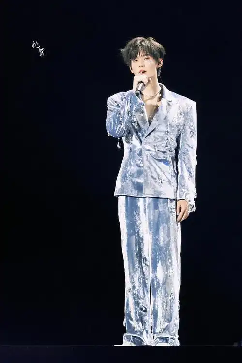 张真源楼间楼演唱会##张真源深v##张真源一次过六块板