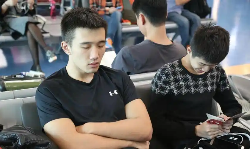 死亡宣告晒女友照片,大眼睛瓜子脸高鼻梁 网友:打了多少针