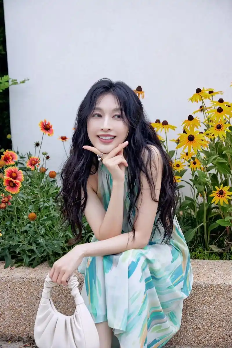 秋天的第一套图片.#张俪 #星引力计划 #泰裤辣 #ootd - 抖音