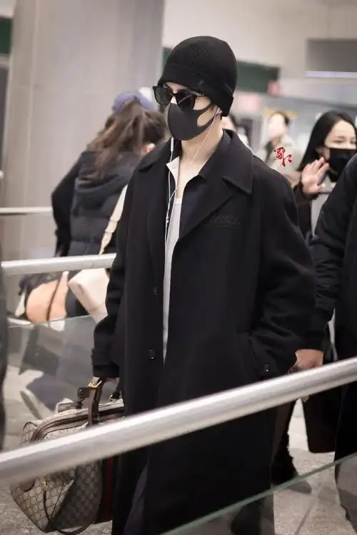 肖战机场##肖战米兰时装周