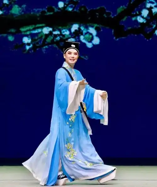 虽然远在海外,但却从未停止过发扬越剧的步伐