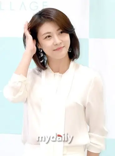 韩国女艺人河智苑出席代言品牌宣传活动