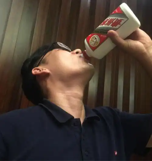 4,喝完咖啡之后不要喝酒咖啡是工作人员喜欢喝的,加班的时候提神醒脑